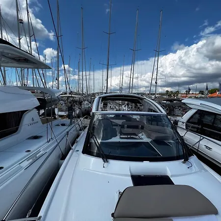 Trim Nautica Charter Πλωτό κατάλυμα