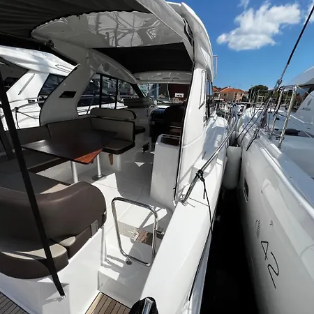 Trim Nautica Charter * 比奥格勒·纳·莫鲁