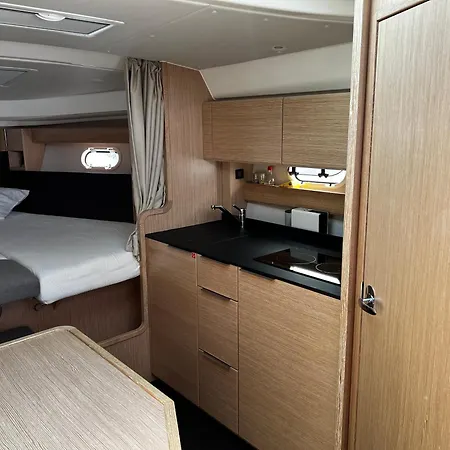 Trim Nautica Charter *