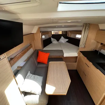 Trim Nautica Charter 比奥格勒·纳·莫鲁