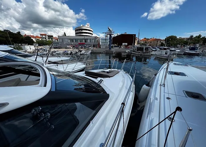 Trim Nautica Charter Botel *