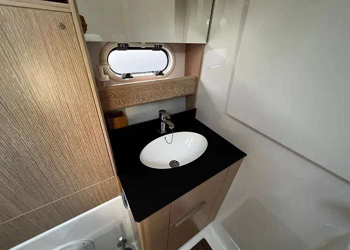 Trim Nautica Charter Botel *