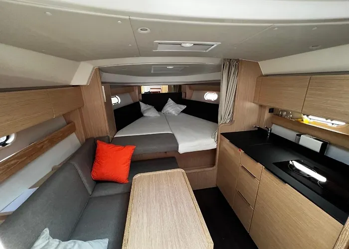 Trim Nautica Charter Botel Biograd Na Moru