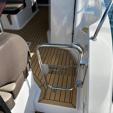Trim Nautica Charter ספינת מלון *