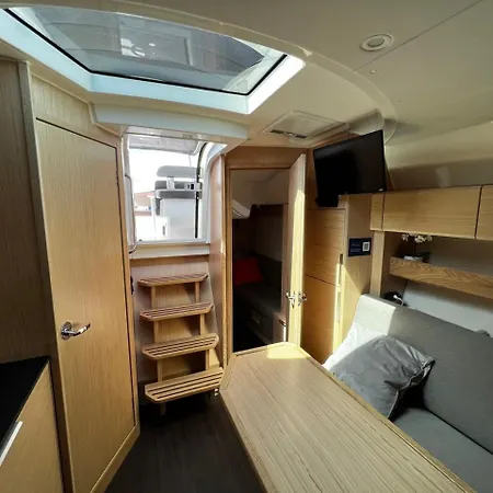 Hotel na wodzie Trim Nautica Charter *