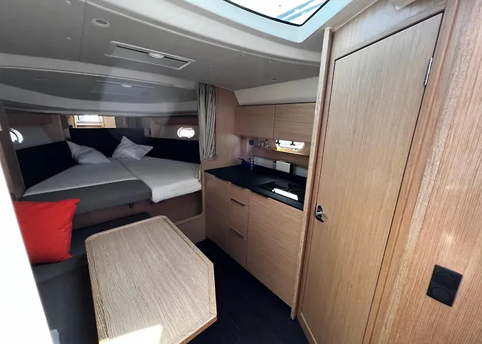 ספינת מלון Trim Nautica Charter