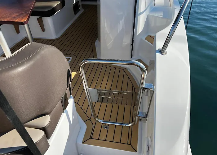 Trim Nautica Charter ספינת מלון *