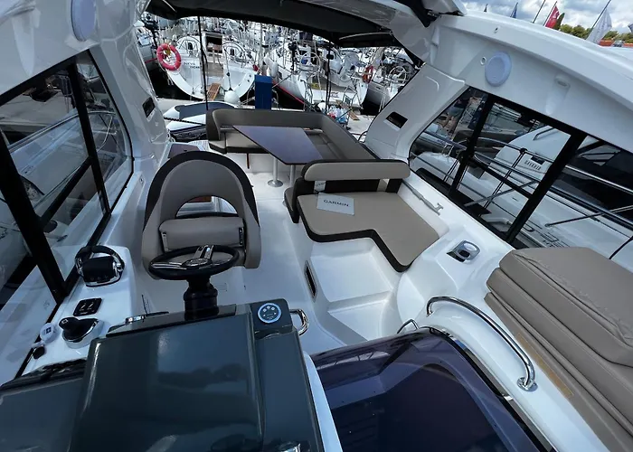 Trim Nautica Charter *