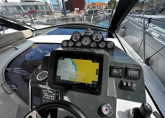 Trim Nautica Charter ספינת מלון ביוגראד נה מורו