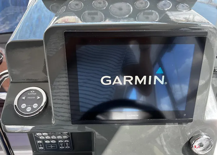 Trim Nautica Charter ספינת מלון *