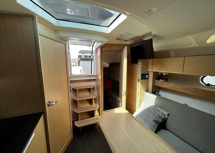 ספינת מלון Trim Nautica Charter *