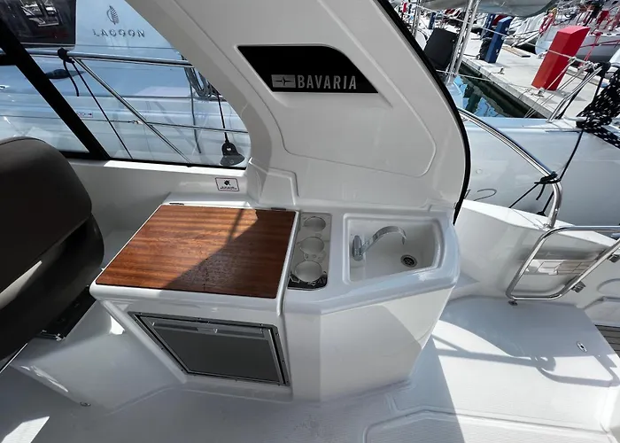 Trim Nautica Charter ספינת מלון
