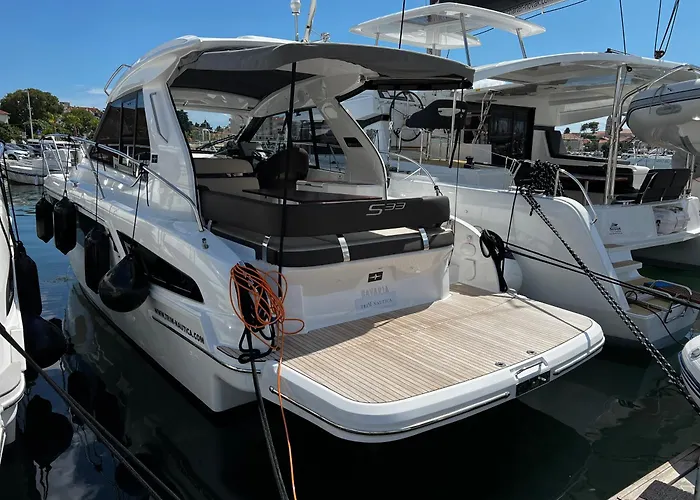 Trim Nautica Charter ספינת מלון *