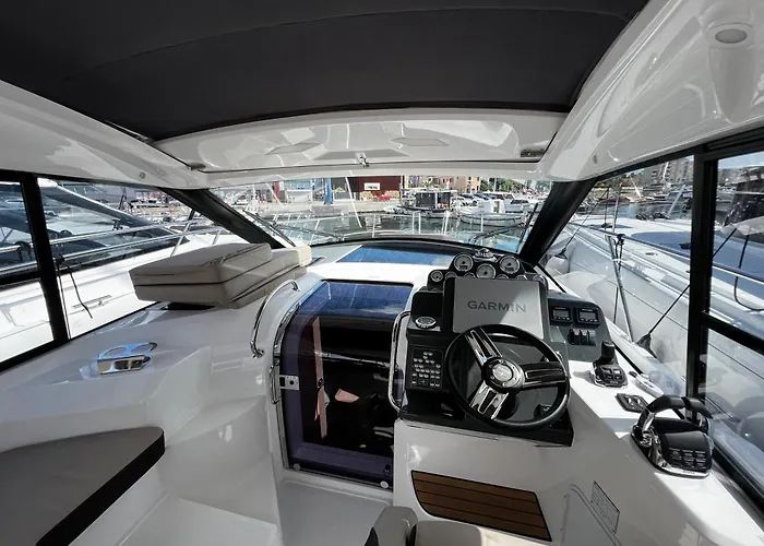 Trim Nautica Charter ספינת מלון